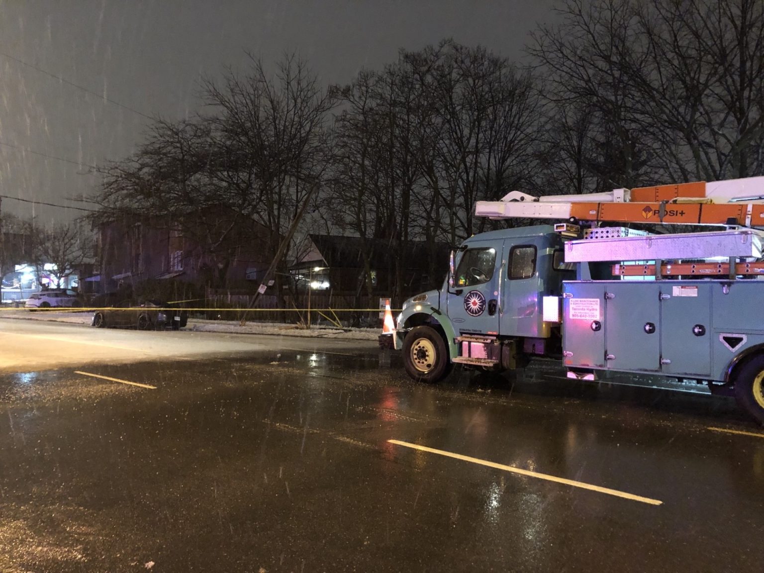 В Торонто произошло два ДТП: автомобиль и автобус врезались в ...